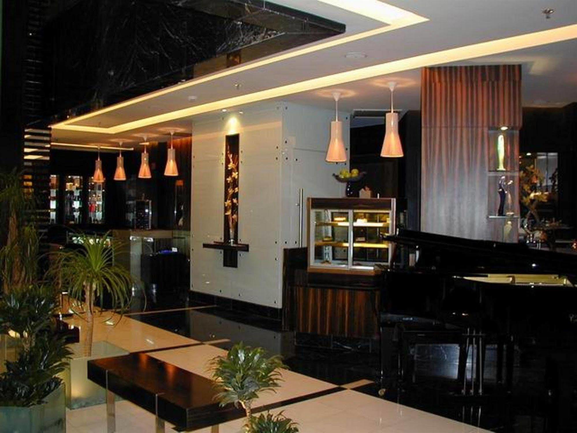 Le Royal Tower Hotel Kuwait City Exterior foto